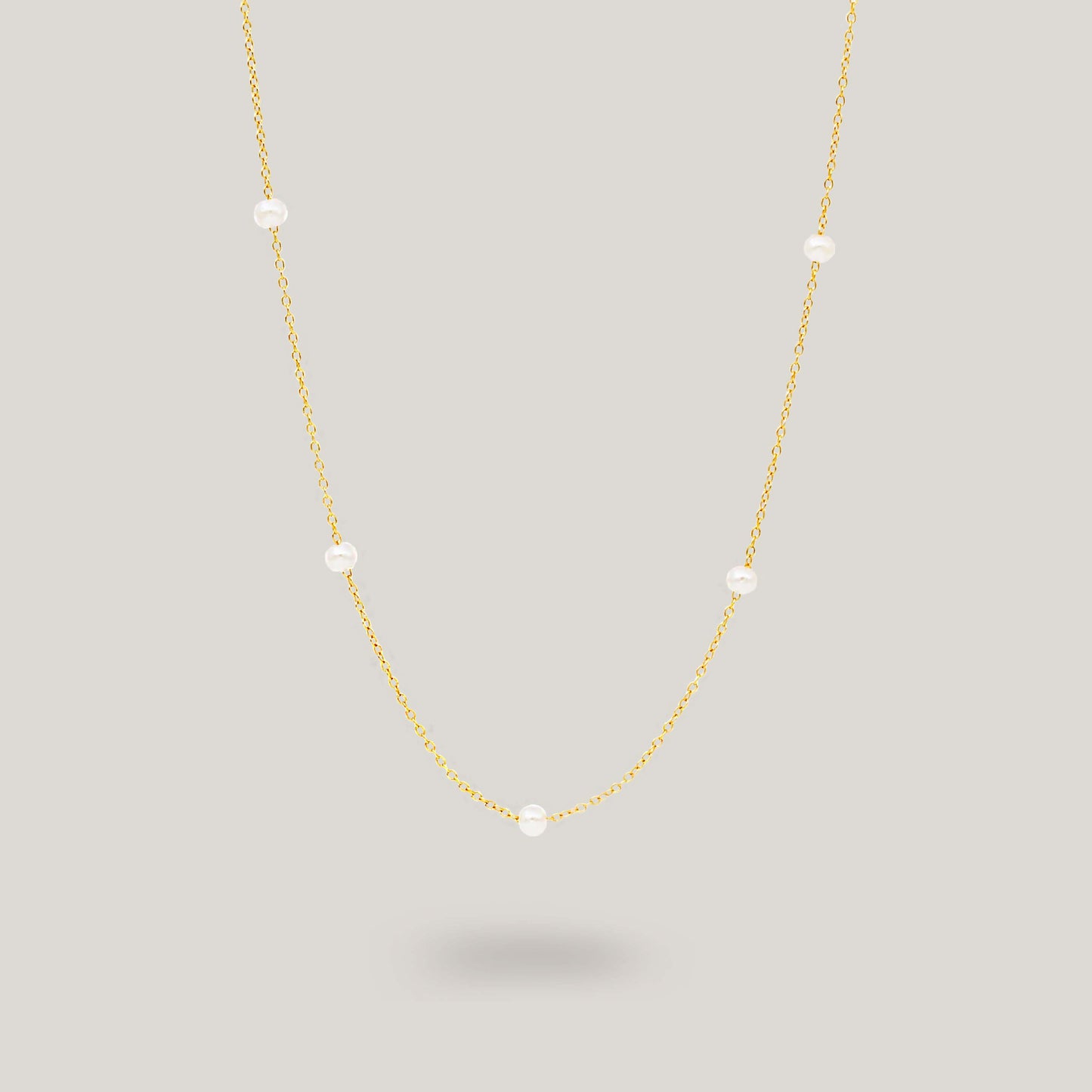 Pearl necklace gold